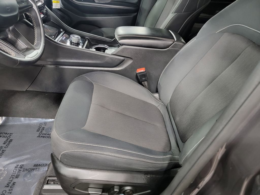 Used 2024 Jeep Grand Cherokee Laredo image 11