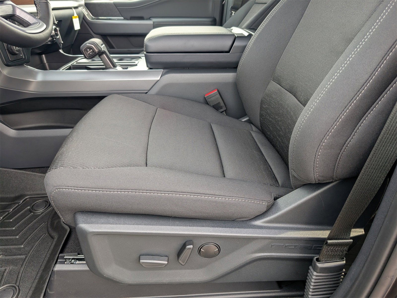 New 2026 Ford F150 XLT w/ Equipment Group 302A MID image 14