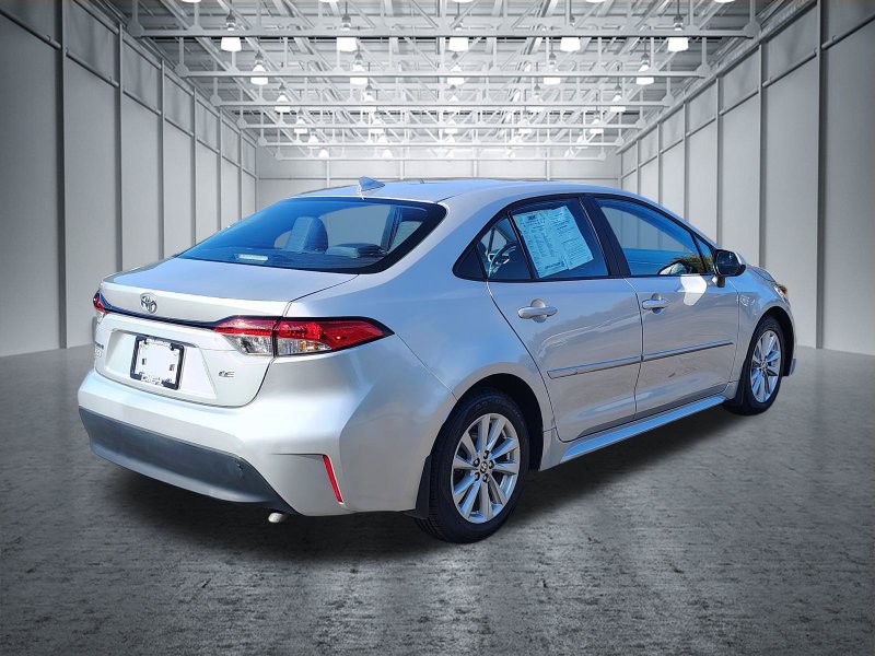 Used 2025 Toyota Corolla LE w/ LE Premium Package FWD image 10