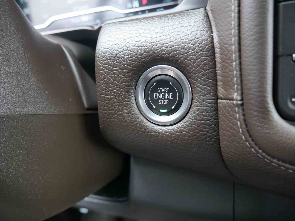 Used 2024 GMC Yukon XL Denali image 33