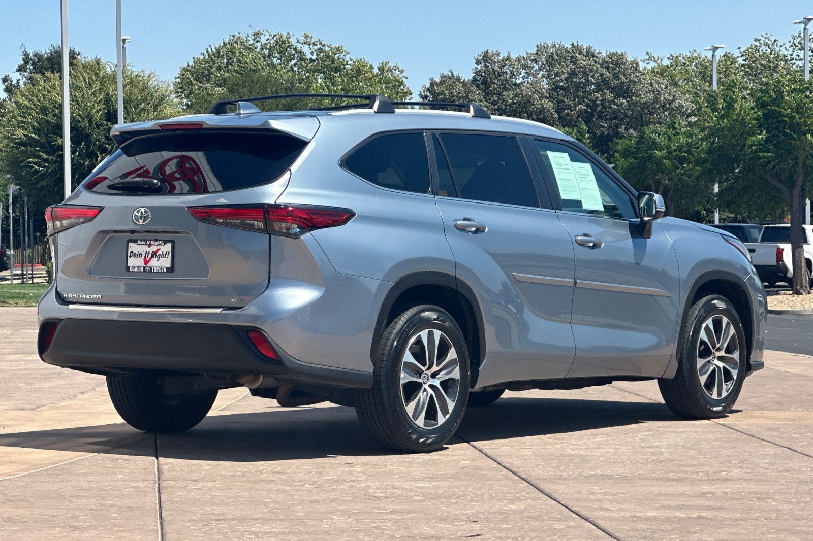 Used 2023 Toyota Highlander XLE FWD image 4