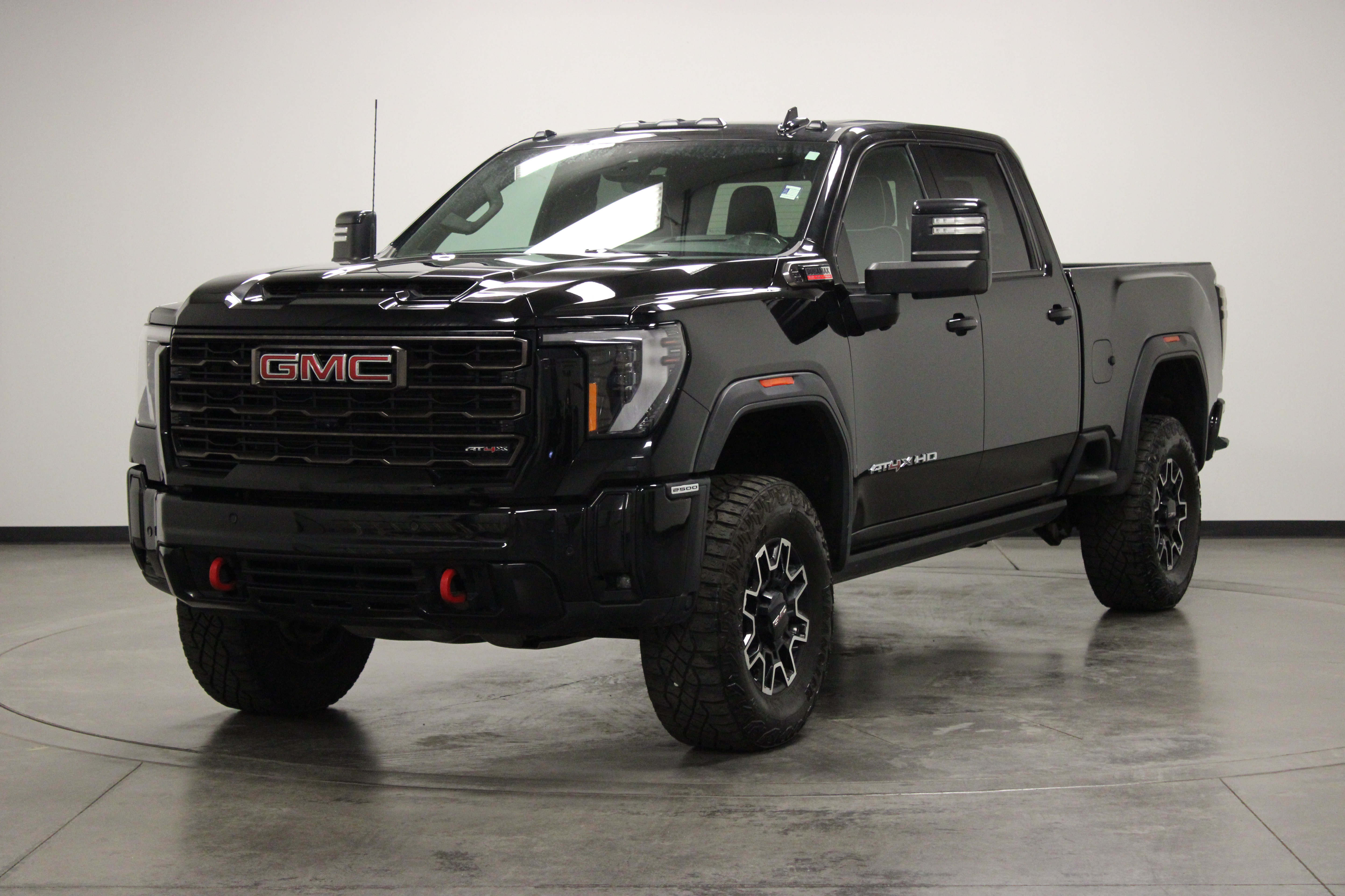 Used 2025 GMC Sierra 2500 AT4X AWD/4WD image 4