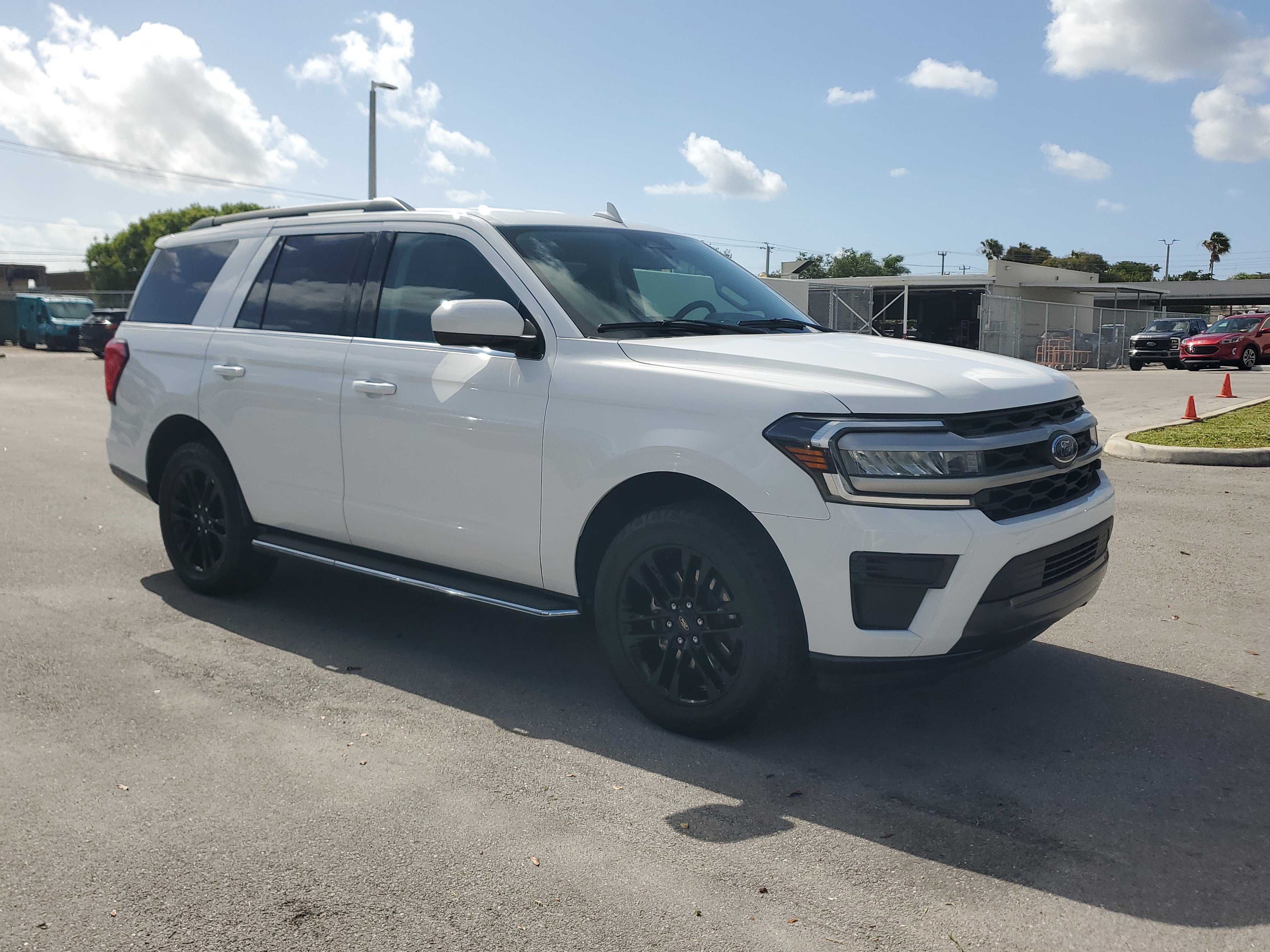 Used 2022 Ford Expedition XLT RWD image 3