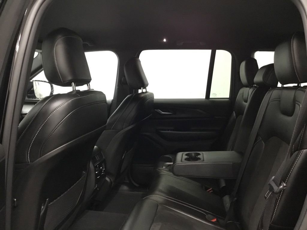 Used 2023 Jeep Grand Cherokee Altitude image 12