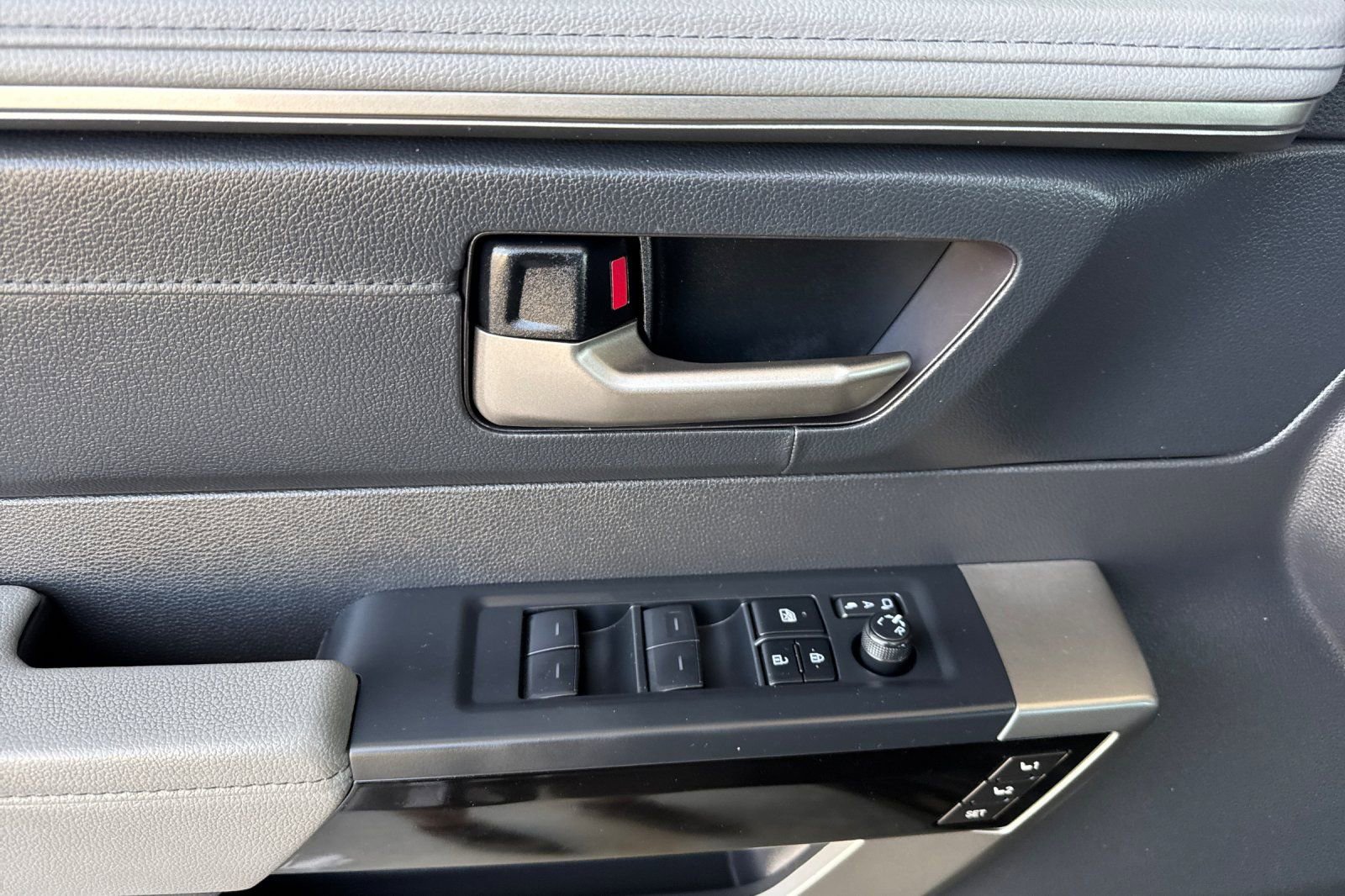 Used 2025 Toyota Tundra Limited image 11