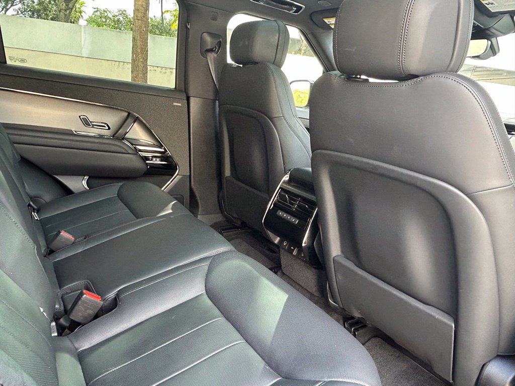 Used 2025 Land Rover Range Rover Sport SE AWD/4WD image 33