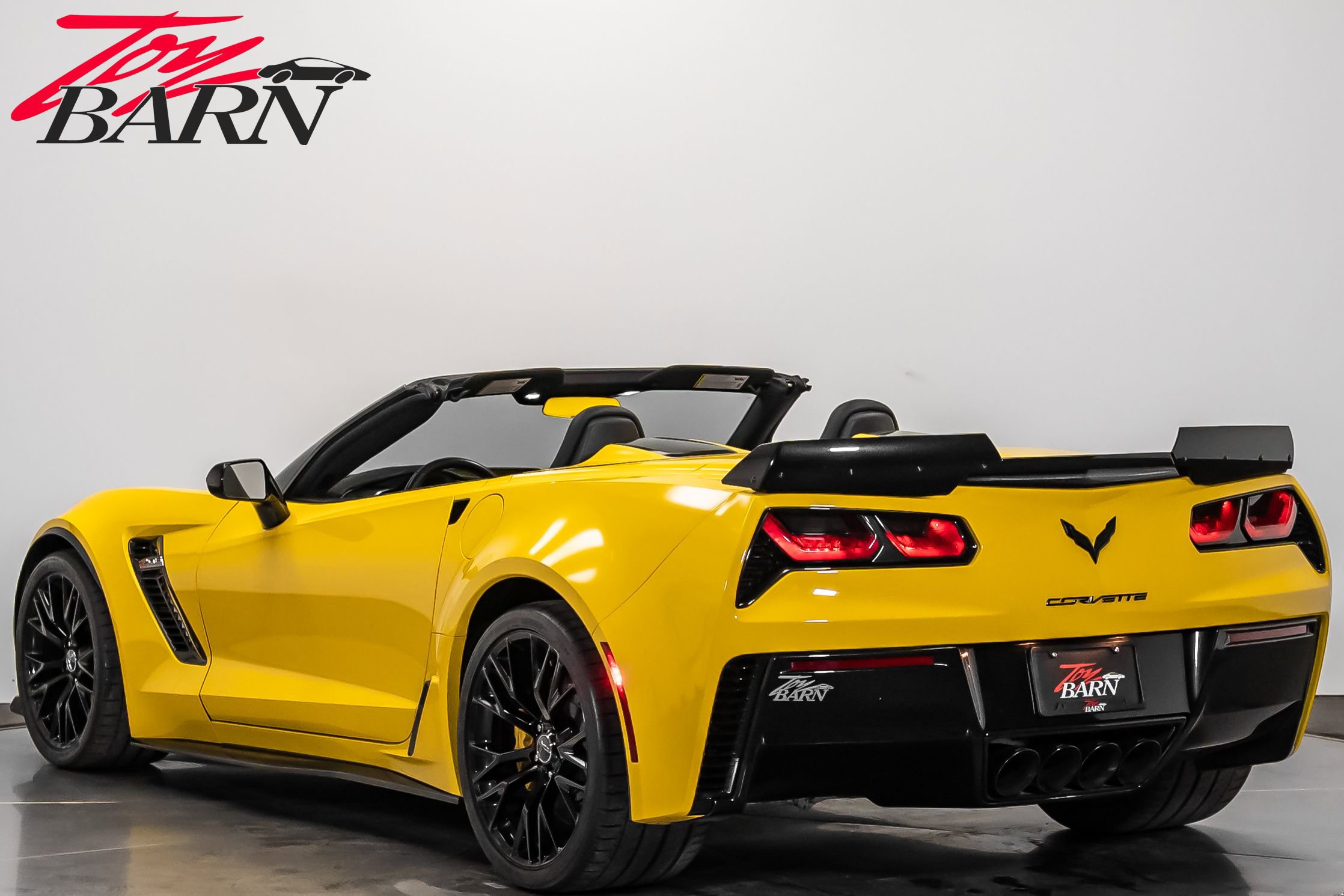 Used 2015 Chevrolet Corvette Z06 w/ 2LZ Preferred Equipment Group image 3