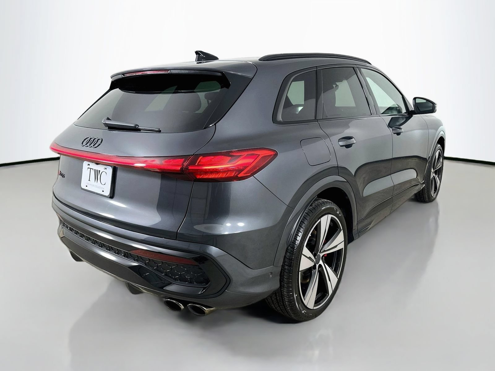 New 2026 Audi SQ5 Prestige AWD/4WD image 5