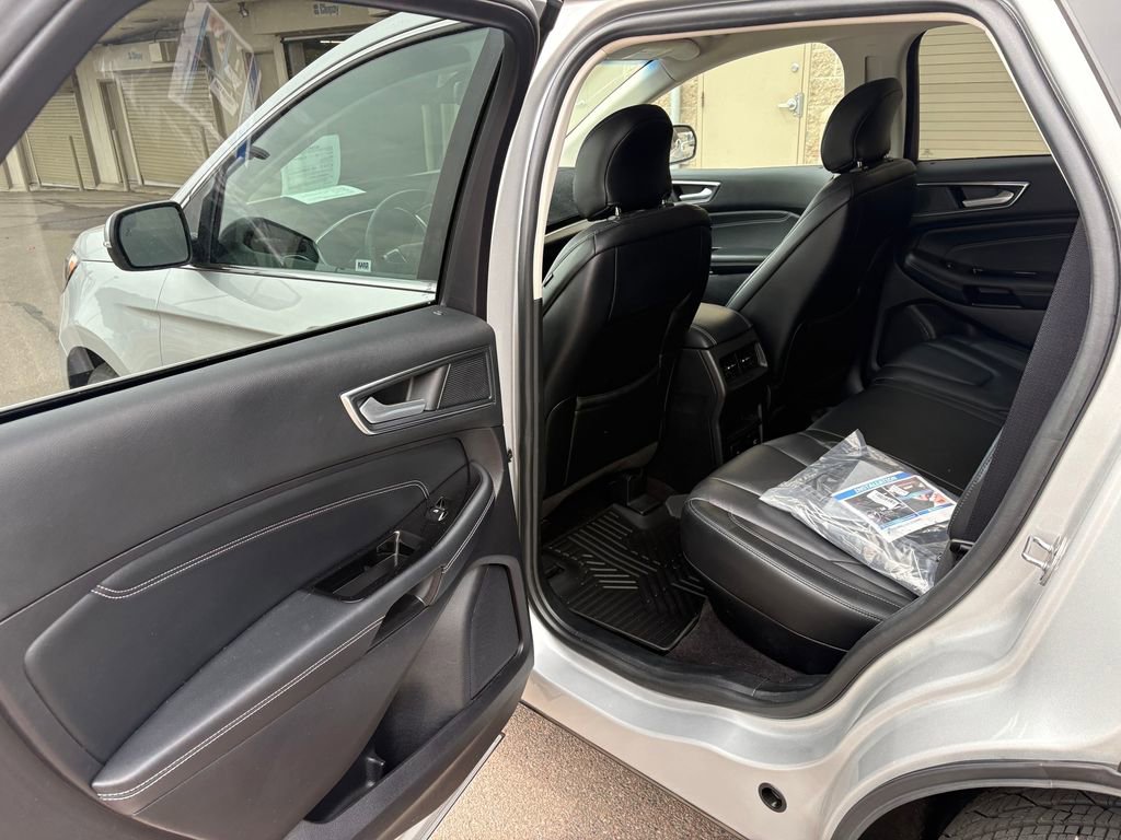 Used 2019 Ford Edge Titanium image 24