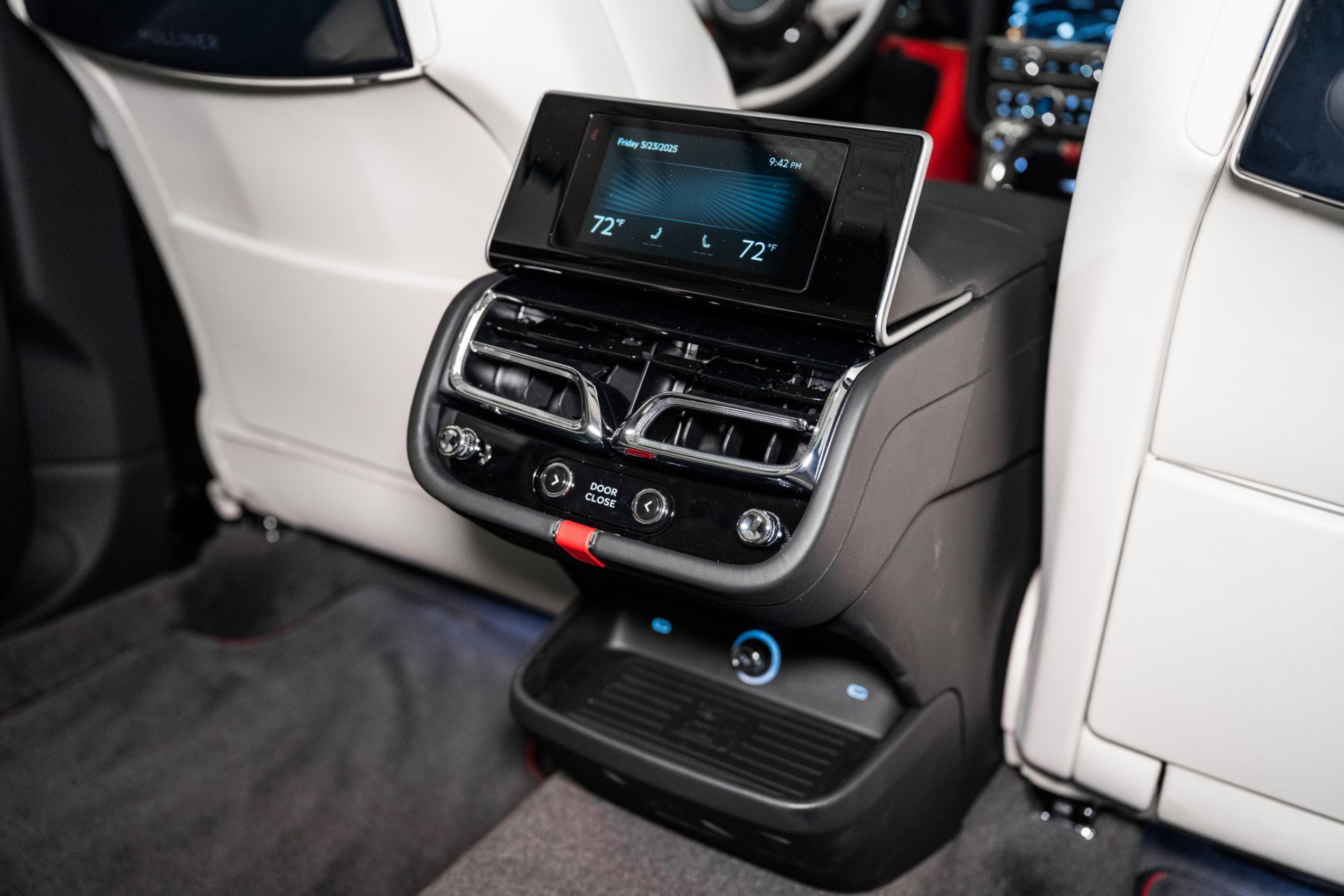 New 2025 Bentley Bentayga Extended Wheelbase image 30