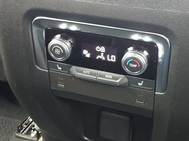 Used 2026 GMC Yukon XL Denali w/ Sun & Power Step Package AWD/4WD image 19
