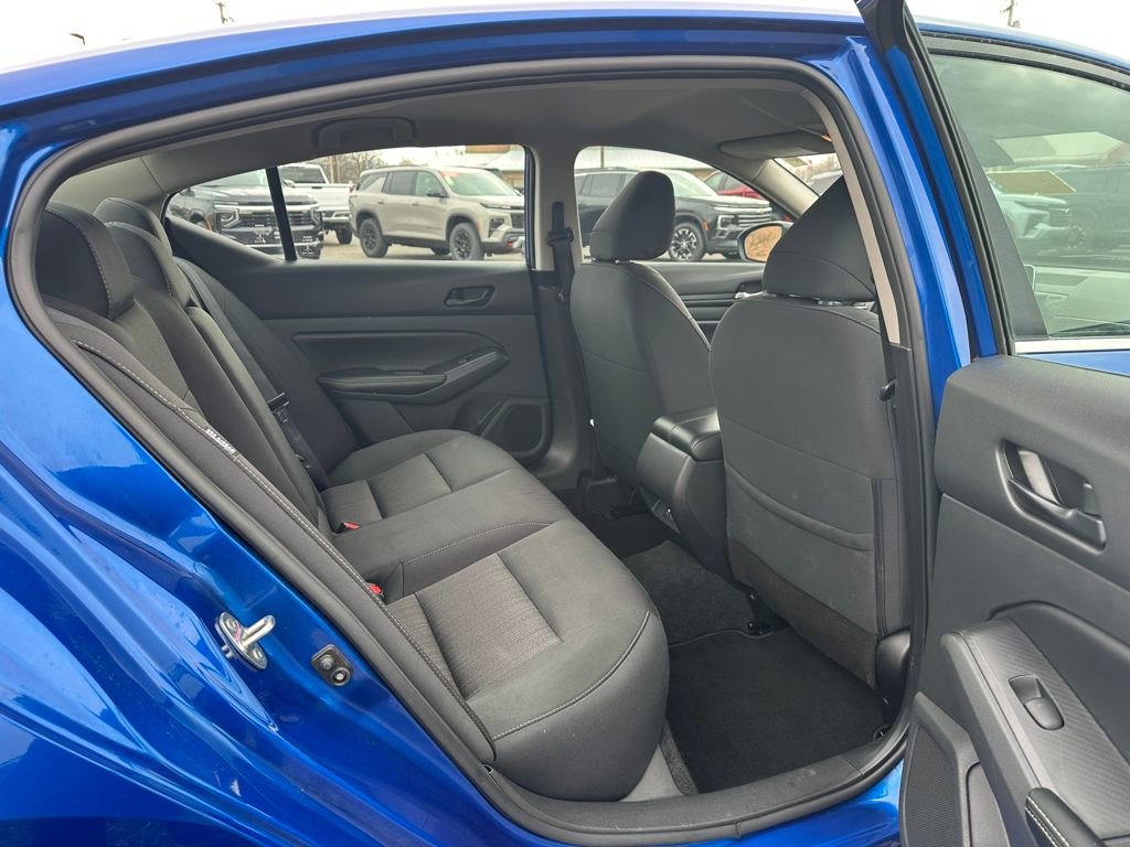 Used 2025 Nissan Altima 2.5 SV FWD image 13