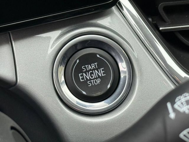 Certified 2025 Chevrolet Trax LT FWD image 22