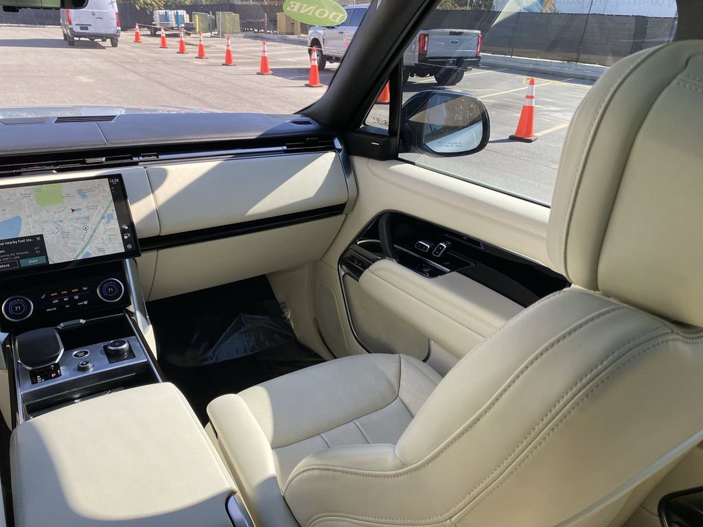 Used 2023 Land Rover Range Rover SE image 4