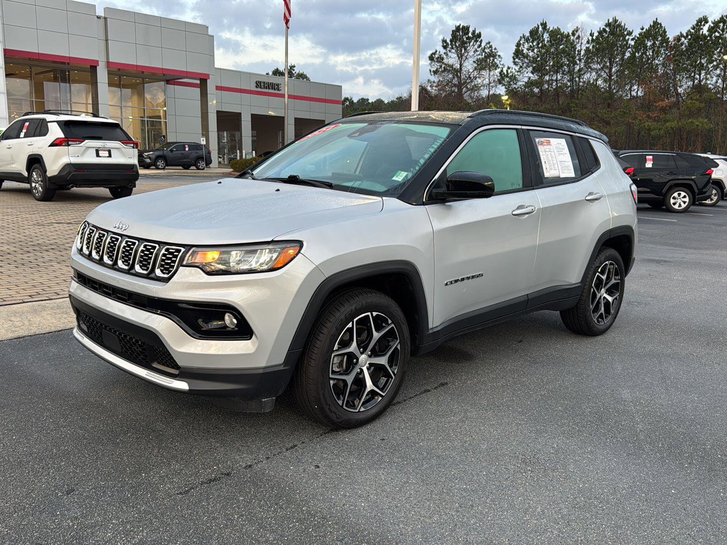 Used 2024 Jeep Compass Limited image 2