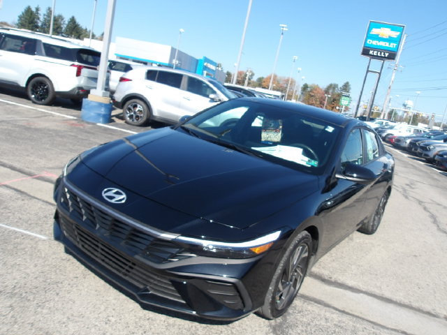 Certified 2025 Hyundai Elantra SEL FWD image 3