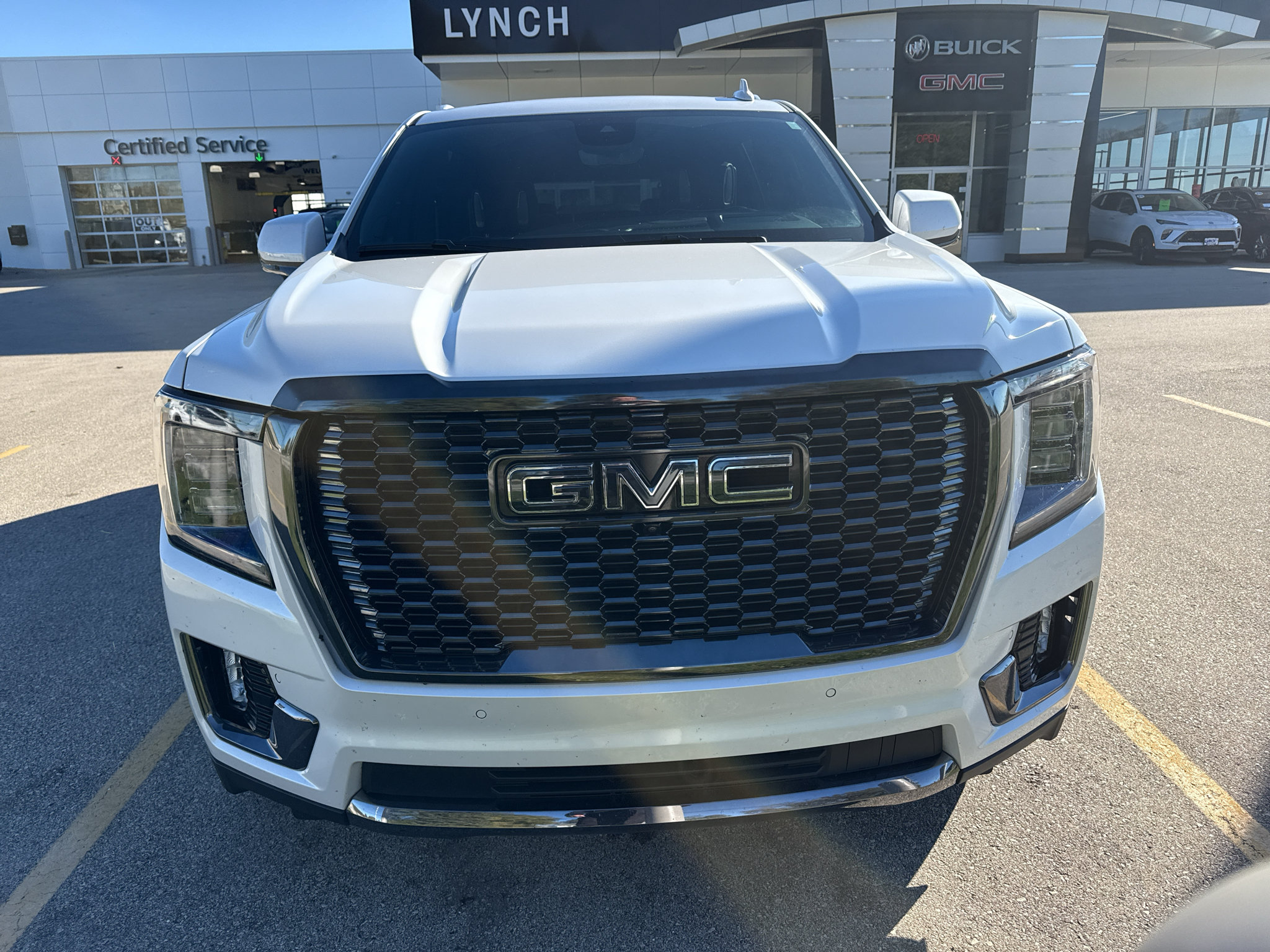 Used 2024 GMC Yukon XL Denali Ultimate AWD/4WD image 2