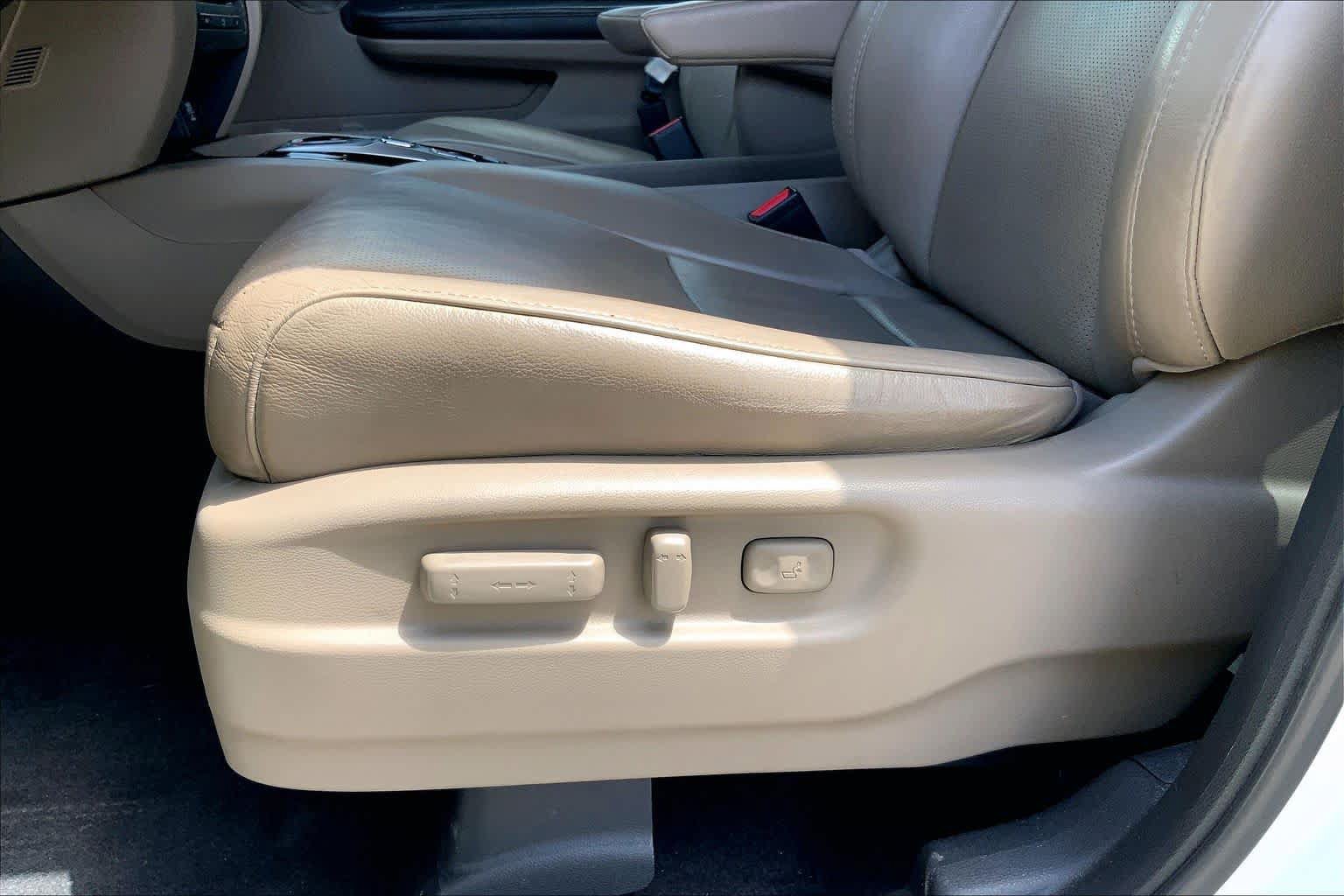 Used 2016 Honda Pilot Elite image 32
