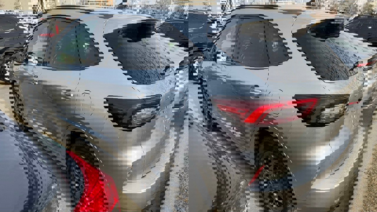 Used 2024 Ford Escape ST-Line image 3