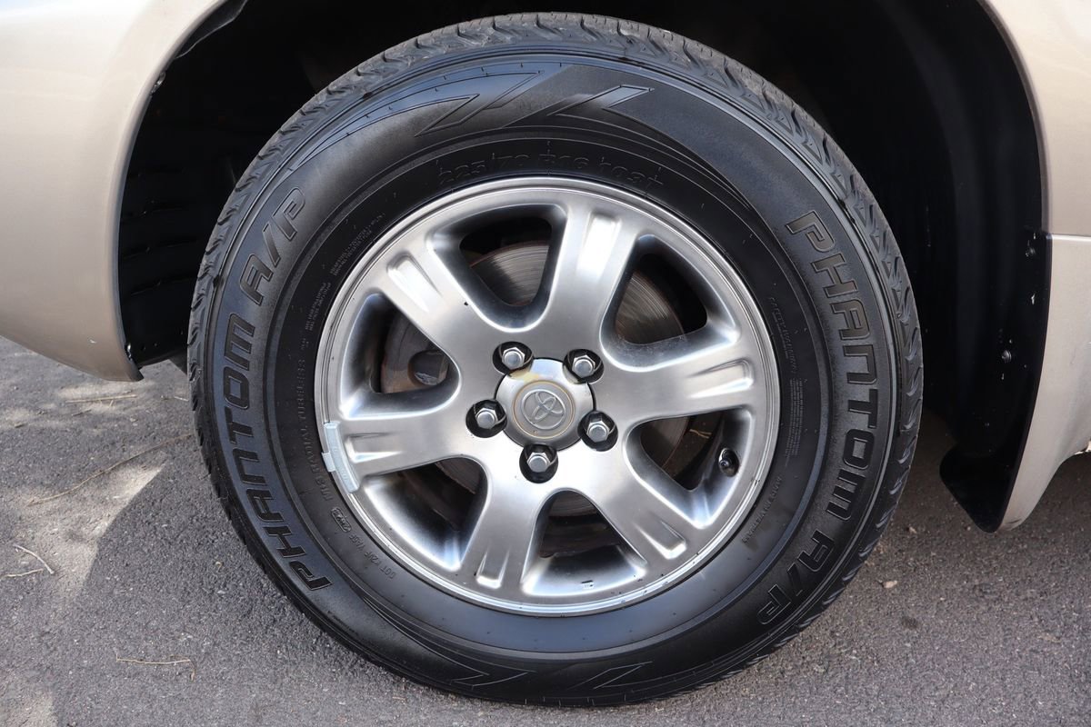 Used 2005 Toyota Highlander 2WD V6 w/ 3rd Row image 39