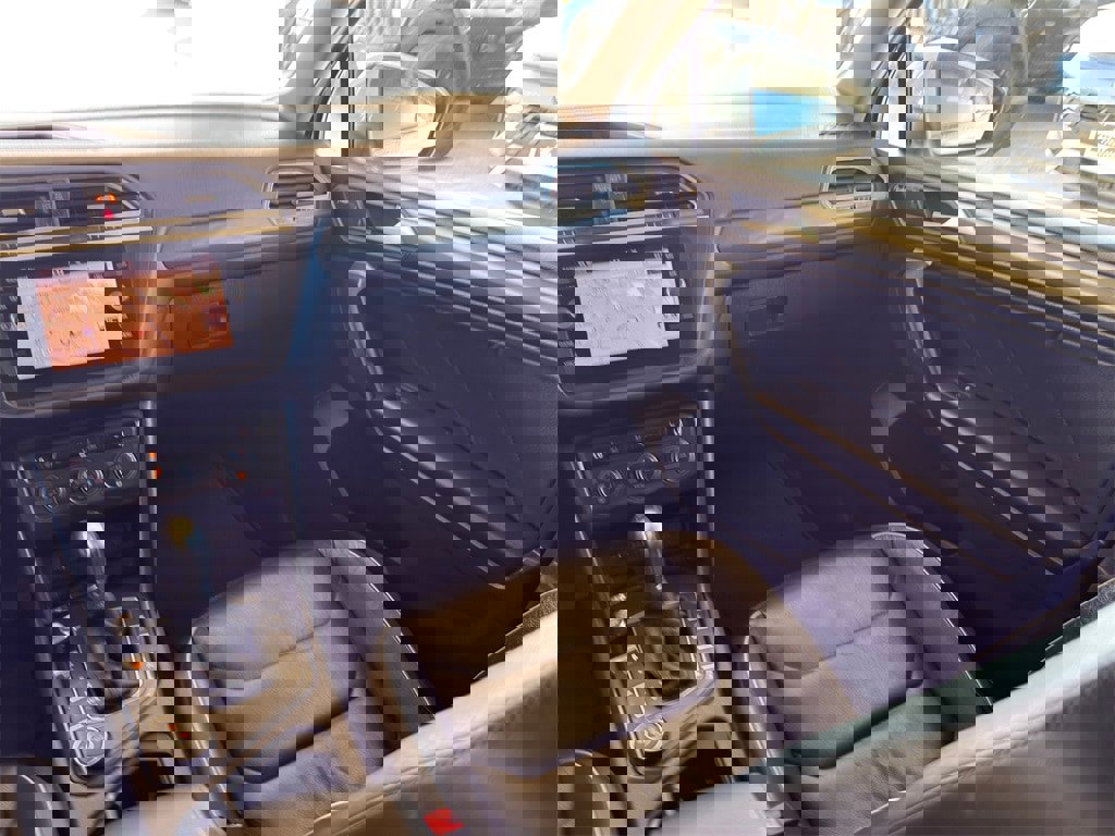 Used 2019 Volkswagen Tiguan SEL Premium image 25