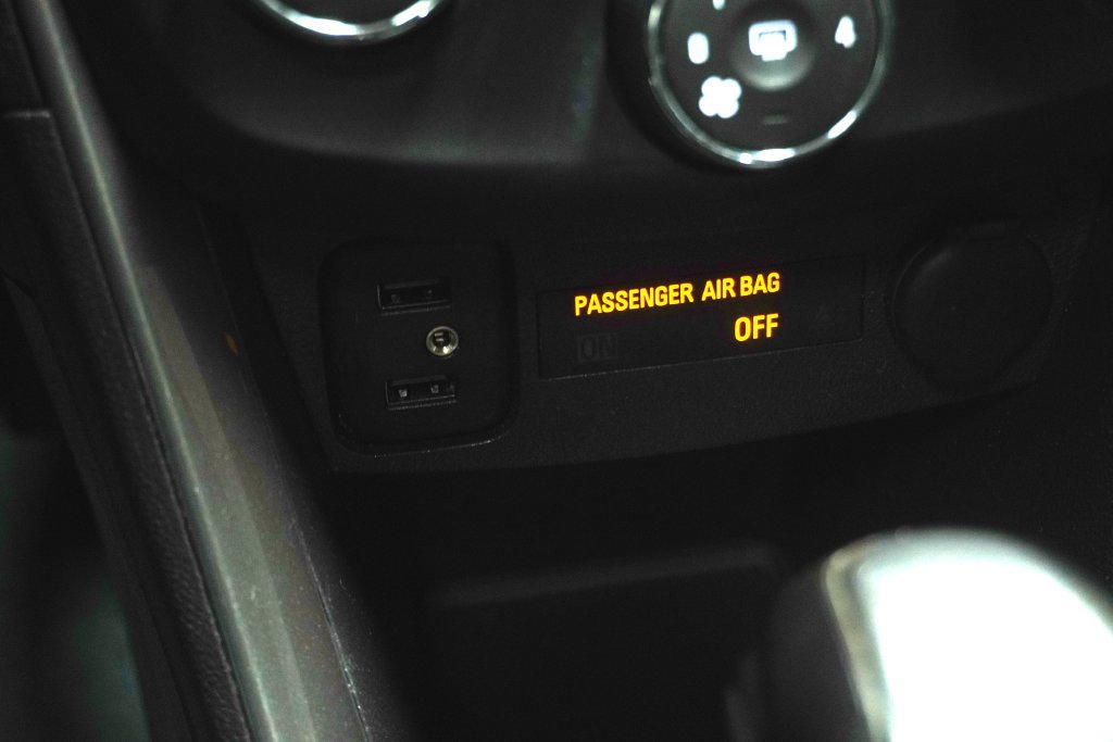 Used 2020 Chevrolet Trax LT w/ Sun & Sound Package FWD image 19
