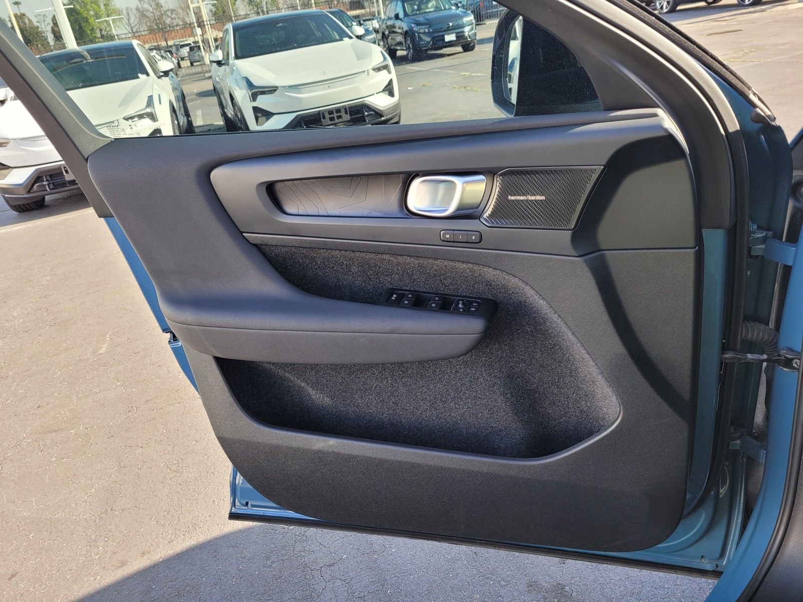 Certified 2023 Volvo XC40 Recharge Ultimate image 16