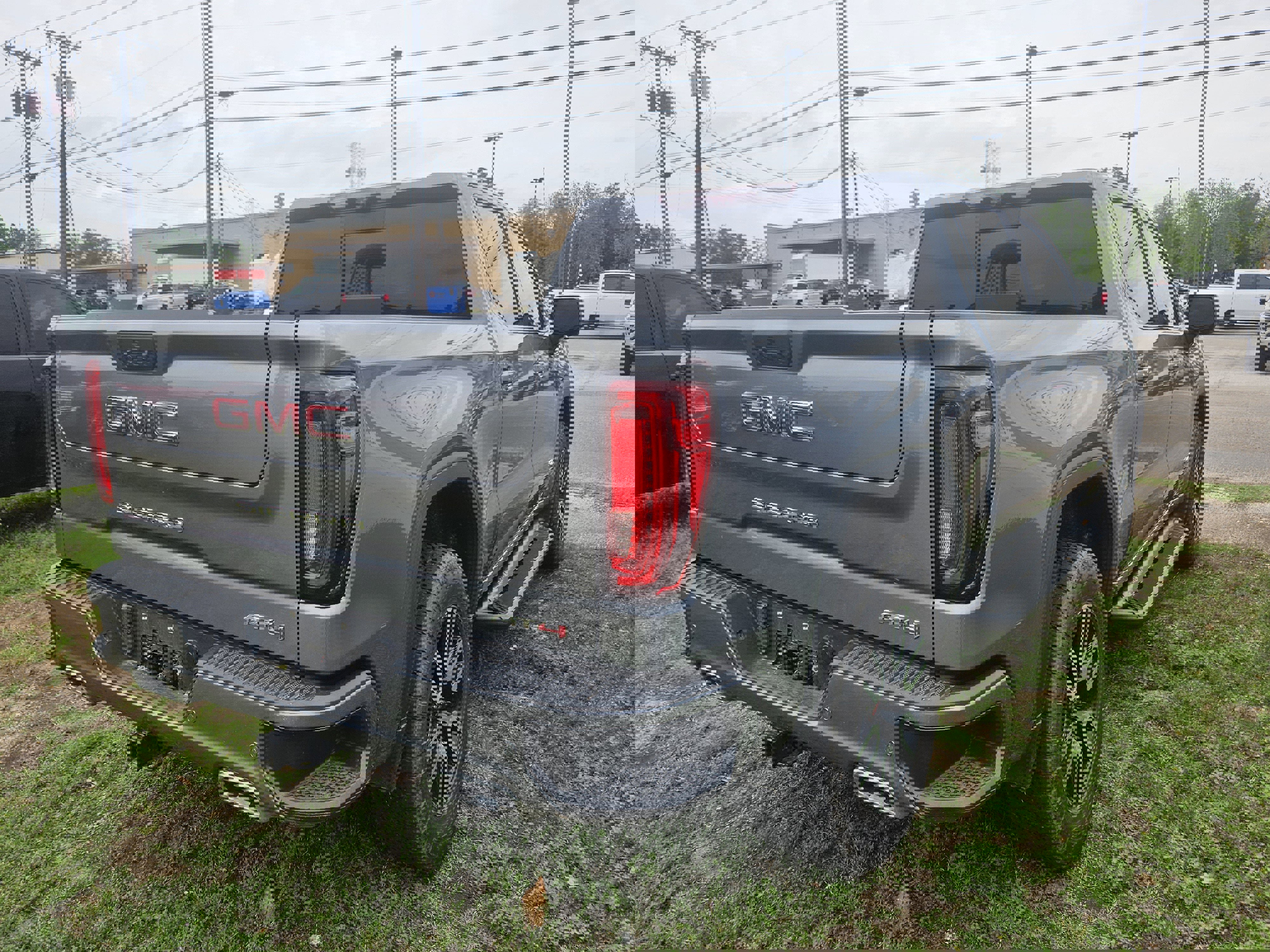 Used 2020 GMC Sierra 1500 AT4 w/ AT4 Premium Package image 3