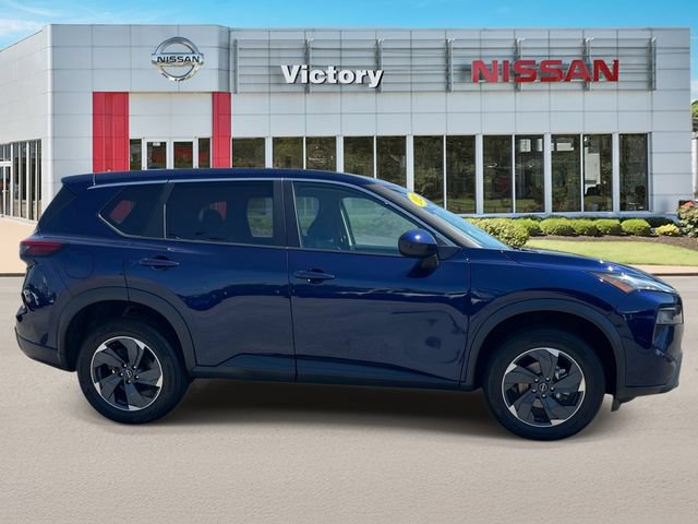 Used 2025 Nissan Rogue SV AWD/4WD image 2