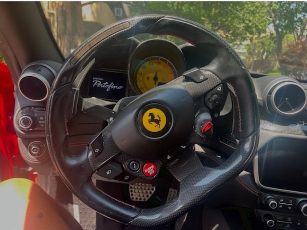 Used 2019 Ferrari Portofino RWD image 3