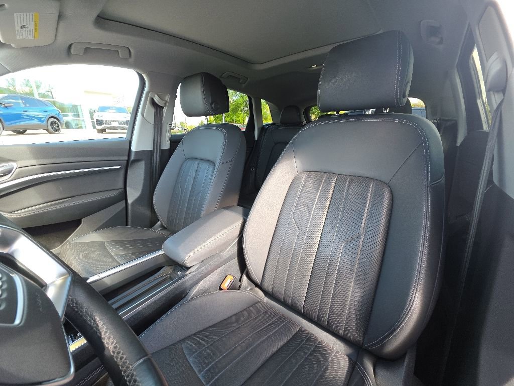 Used 2023 Audi e-tron Premium Plus w/ Premium Plus Package AWD/4WD image 11