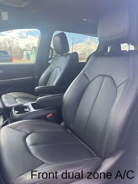 Used 2026 Chrysler Pacifica Select image 23