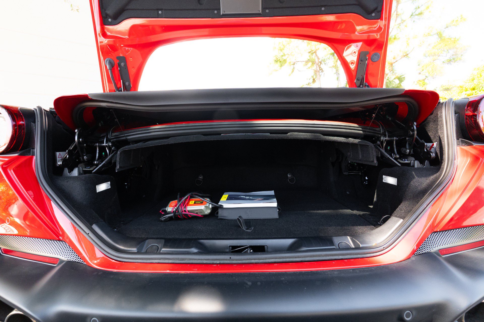 Used 2023 Ferrari Portofino M RWD image 79