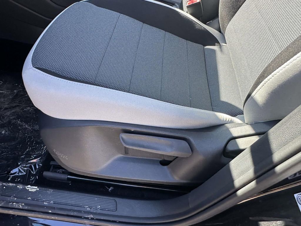 New 2025 Volkswagen Taos S image 15