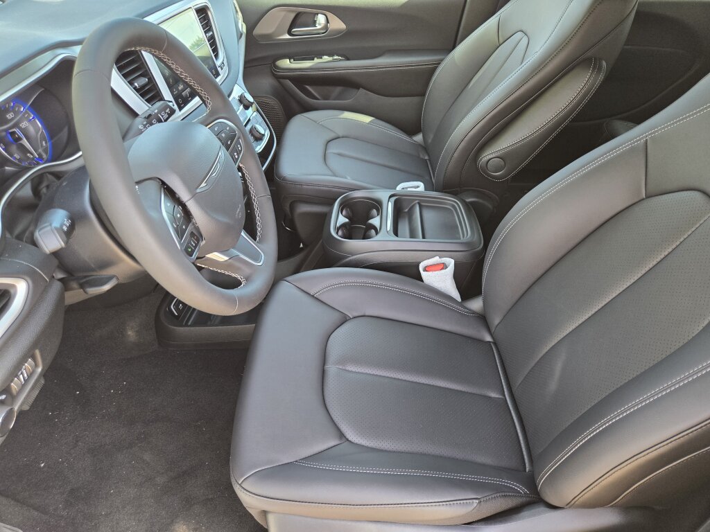 New 2027 Chrysler Pacifica LX FWD image 7