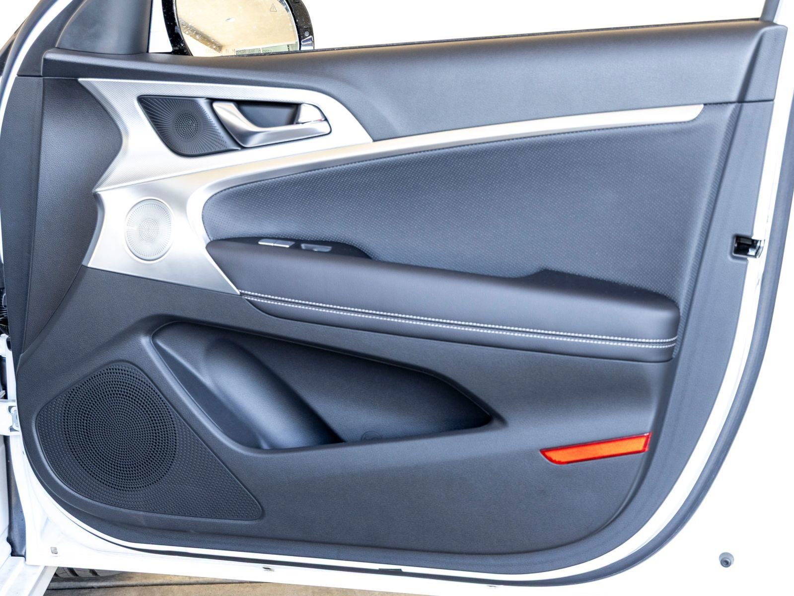 Used 2026 Genesis G70 2.5T Prestige image 25