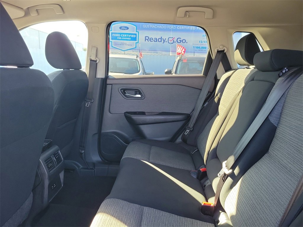 Used 2023 Nissan Rogue SV image 6