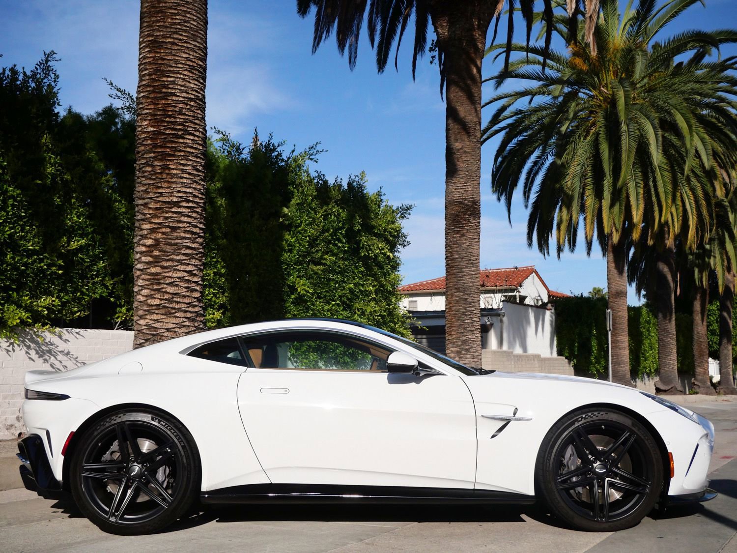Used 2025 Aston Martin V8 Vantage Coupe image 14