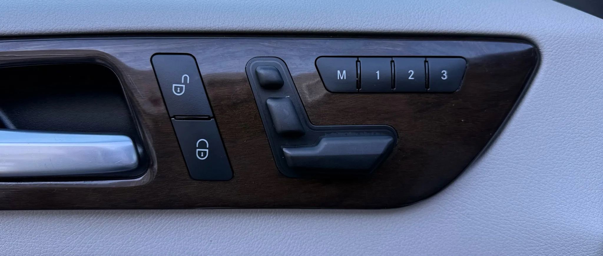 Used 2014 Mercedes-Benz ML 350 4MATIC w/ Premium 1 Package image 22