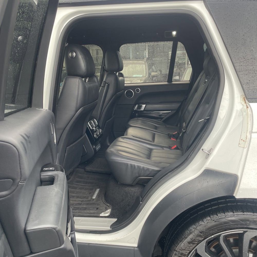 Used 2017 Land Rover Range Rover HSE image 17
