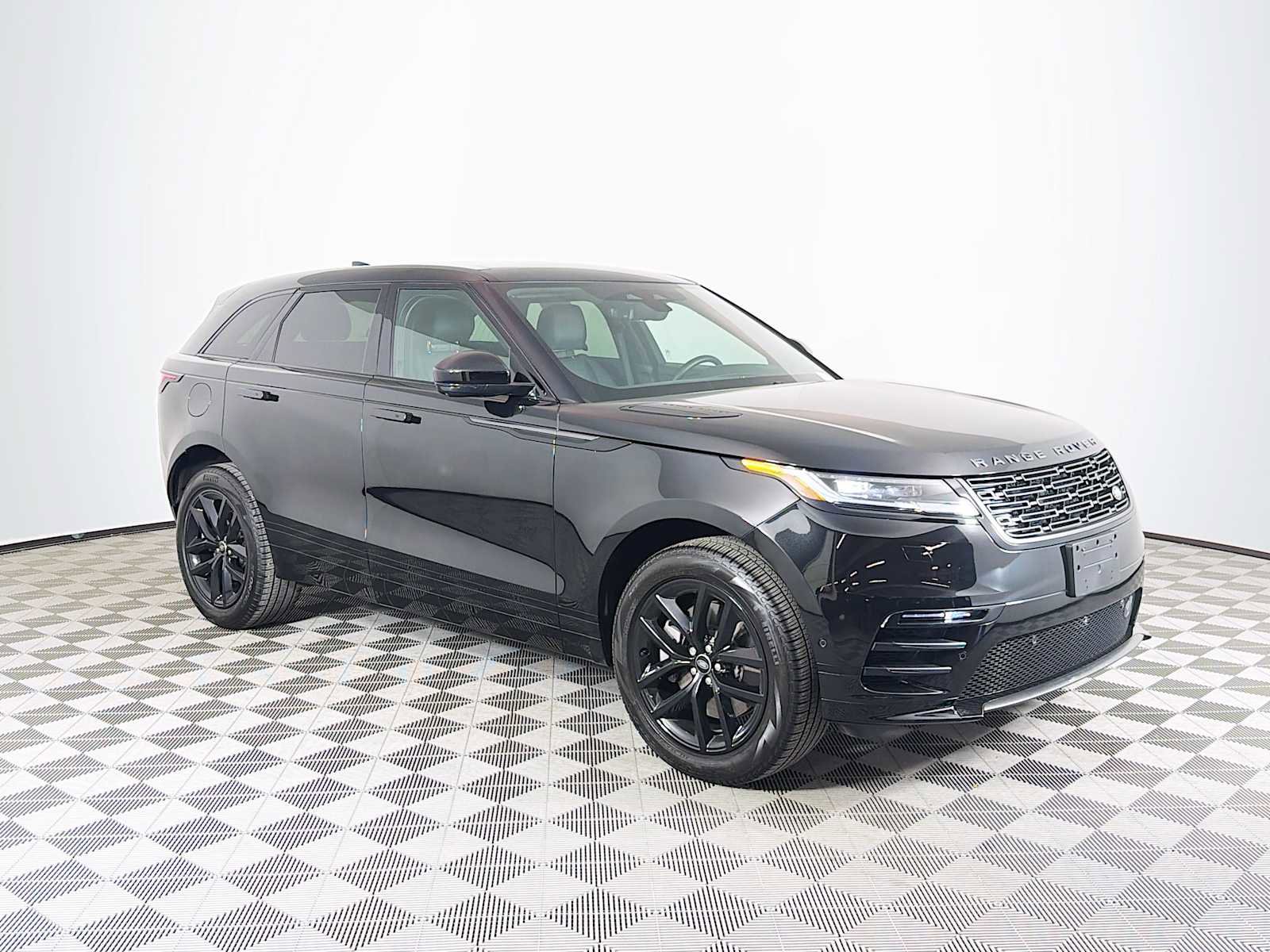 Used 2026 Land Rover Range Rover Velar Dynamic SE AWD/4WD image 3