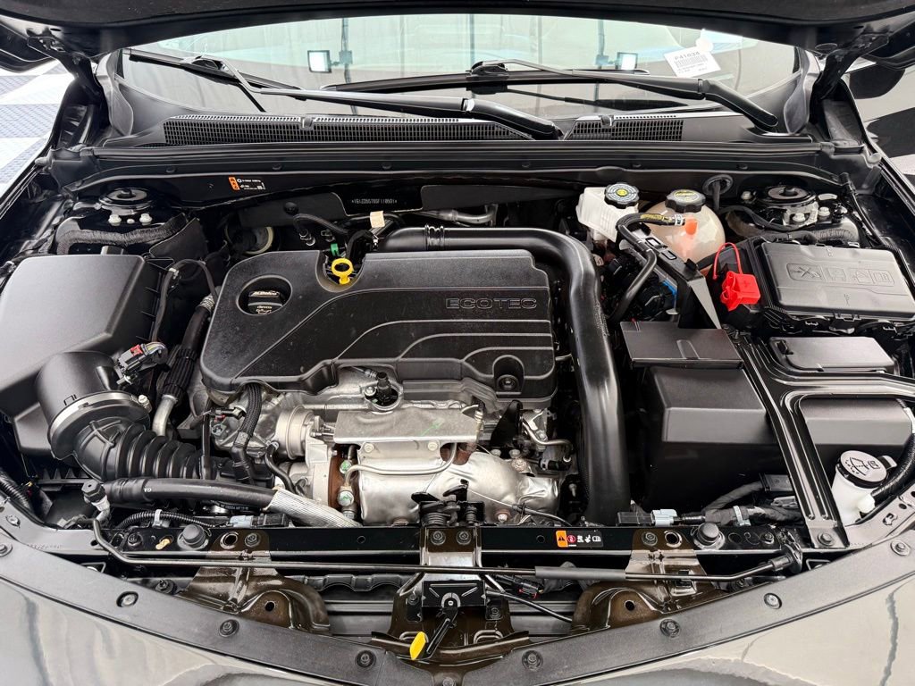 Used 2025 Chevrolet Malibu LT FWD image 9