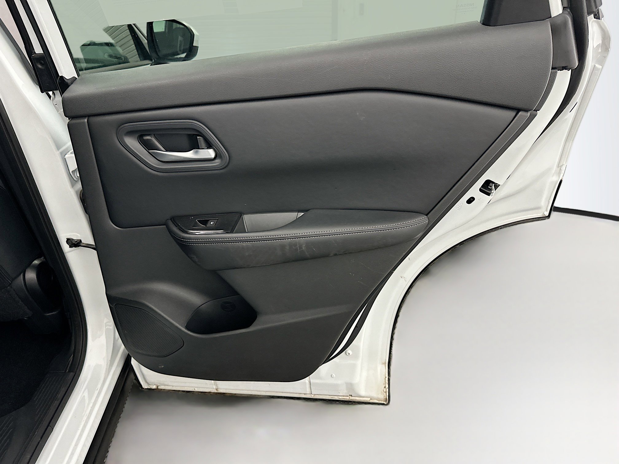 Used 2025 Nissan Rogue SV image 31