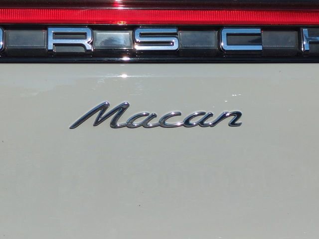 Used 2025 Porsche Macan image 12