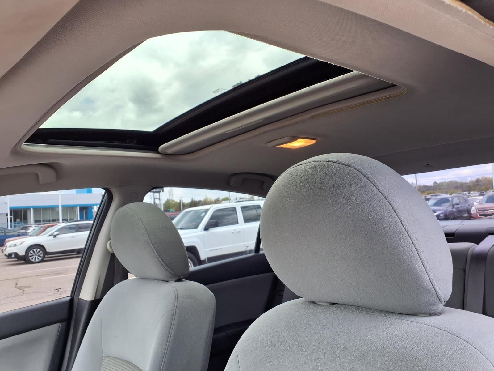Used 2012 Nissan Sentra 2.0 SR w/ Special Edition Pkg FWD image 18