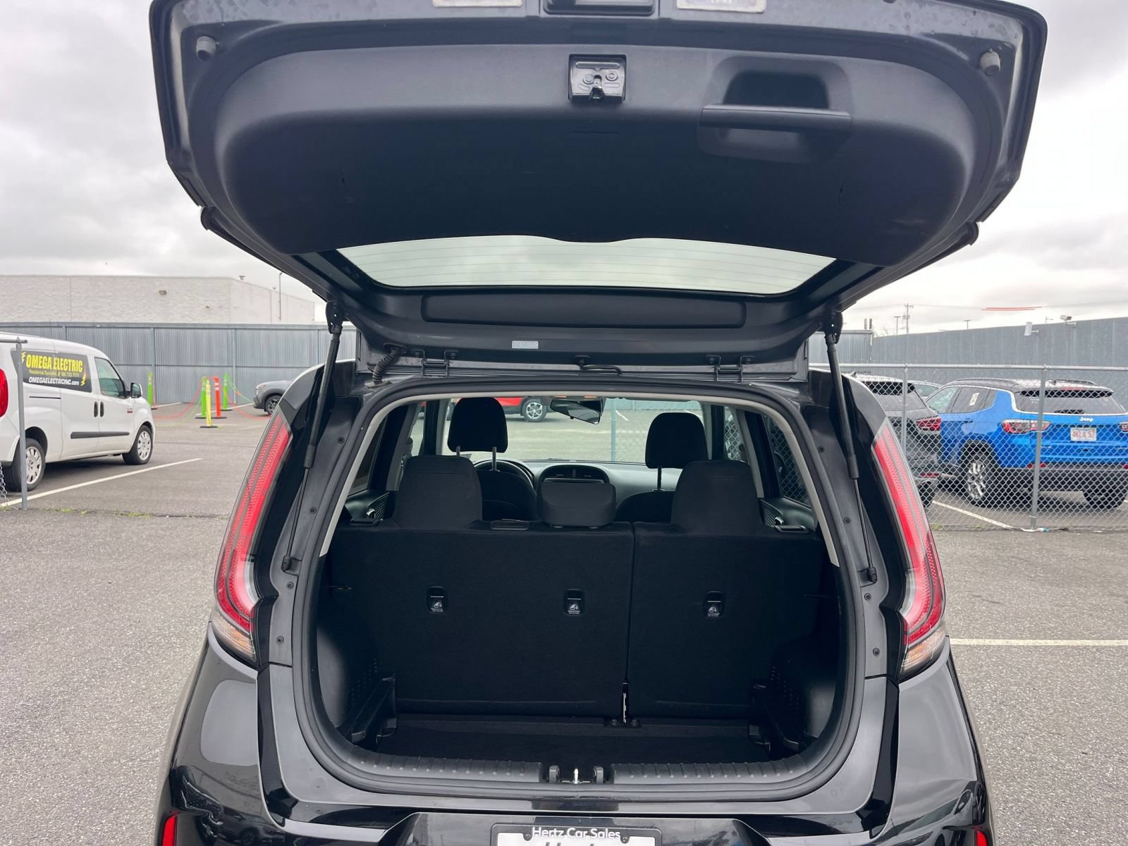 Used 2025 Kia Soul LX w/ LX Technology Package FWD image 28