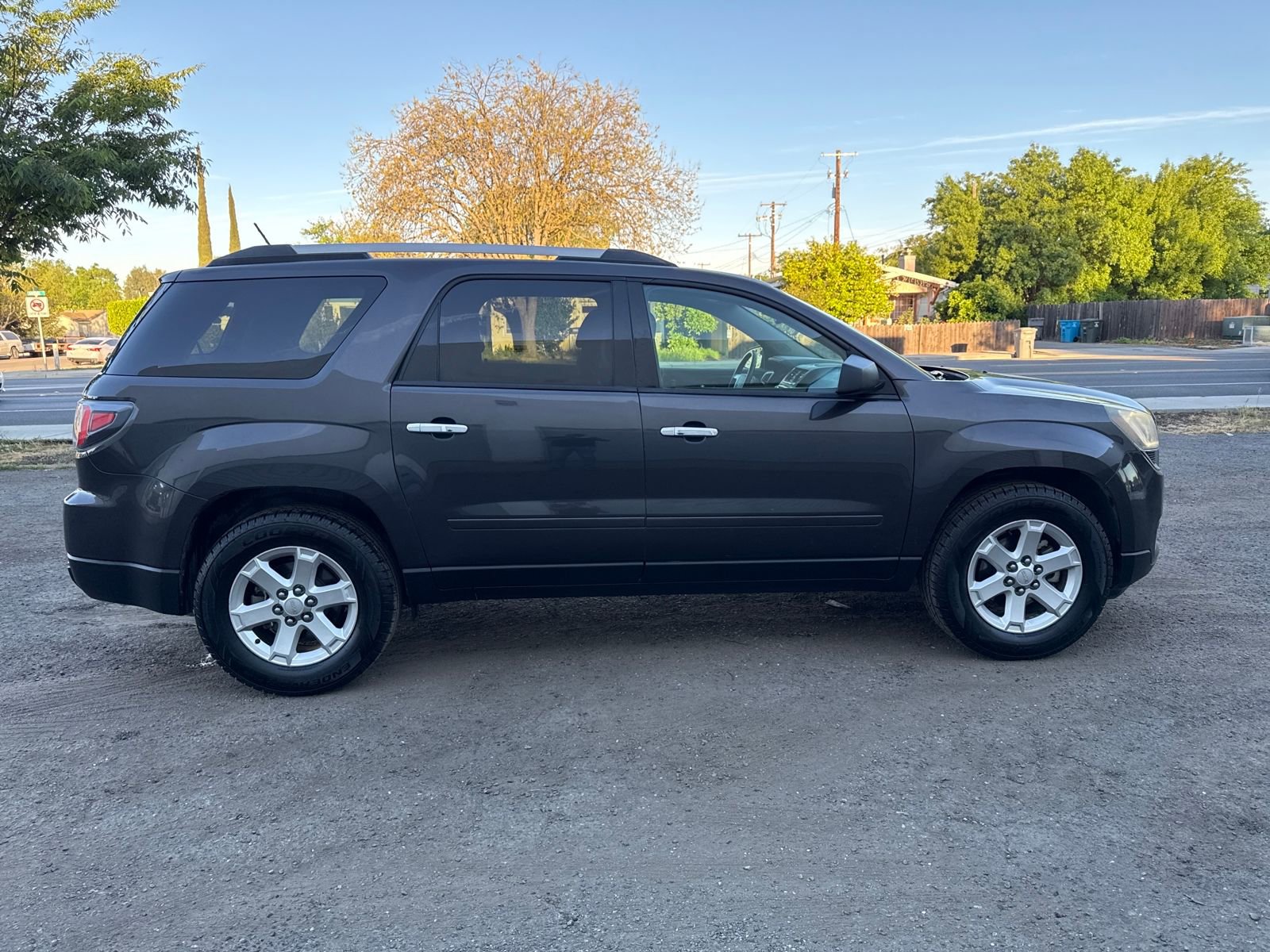 Used 2015 GMC Acadia SLE image 6