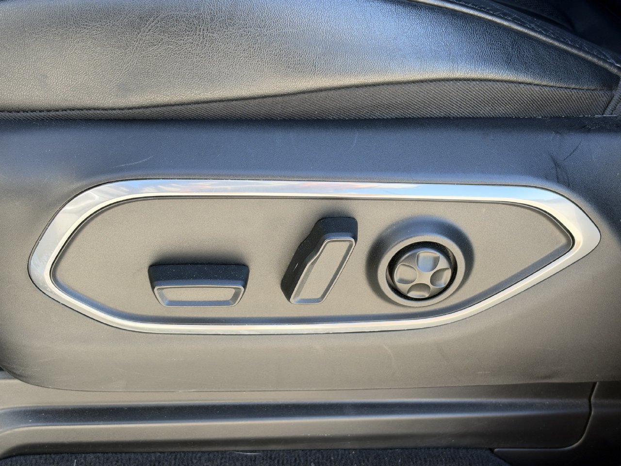 Used 2024 Jeep Wagoneer L Series II AWD/4WD image 24