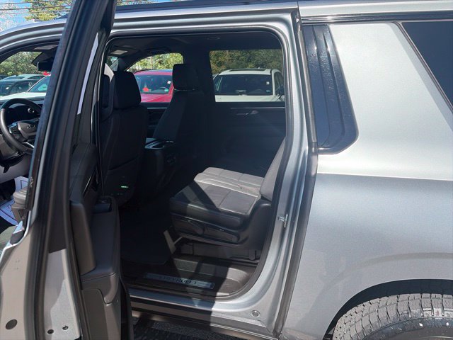 Used 2025 Chevrolet Suburban Z71 AWD/4WD image 14