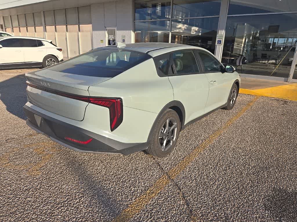 Used 2025 Kia K4 FWD image 3